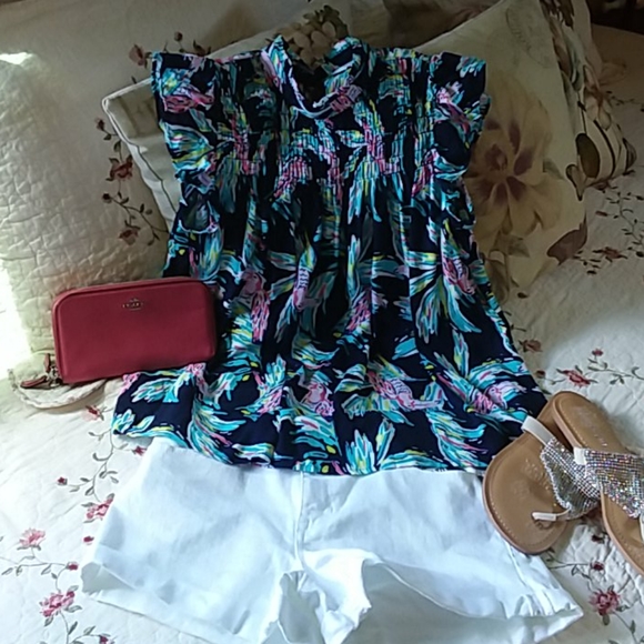 crown & ivy Tops - 🌴reserved Crown & Ivy tropical print top🌴